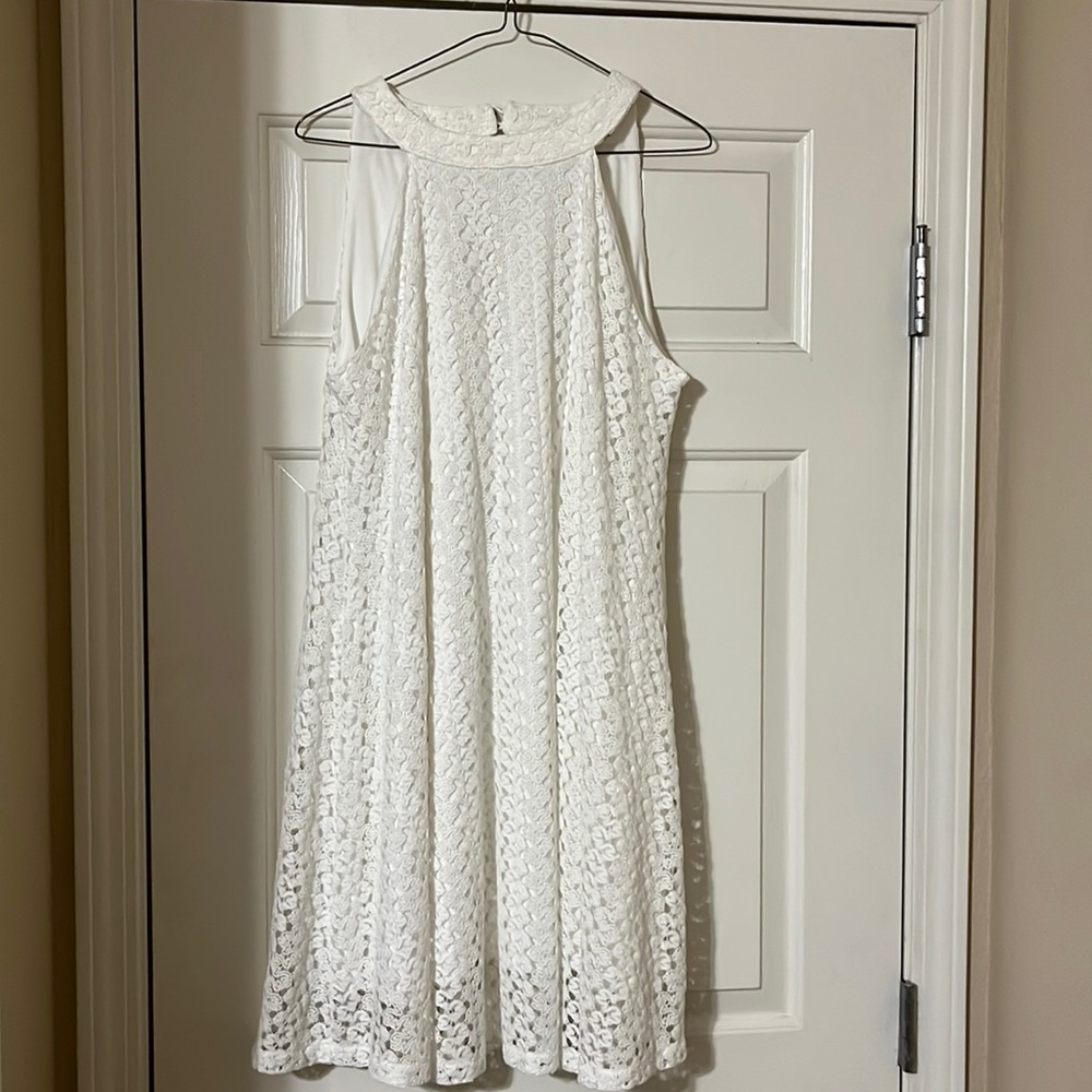 This white circle tale dress is brand new